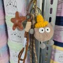 Schlüsselanhänger Braun  mit Häkelmütze